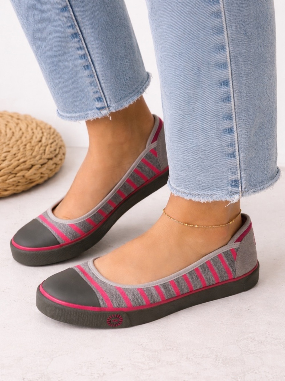 Ugg shoes slip on flat pink gray woven fabric stripes boho retro preppy size 7.5